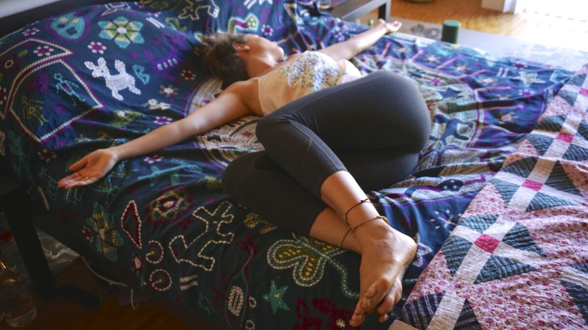 البحرين:قررت المحكمة الكبرى الجنائية في البحرين حبس شاب بحريني 20 عاما، تسبب في نشر مقطع فيديو لطالبة بمدرسة ثانوية «18 عاما» أثناء إقامة علاقة معها لمدة 15 يوما على ذمة التحقيقات.