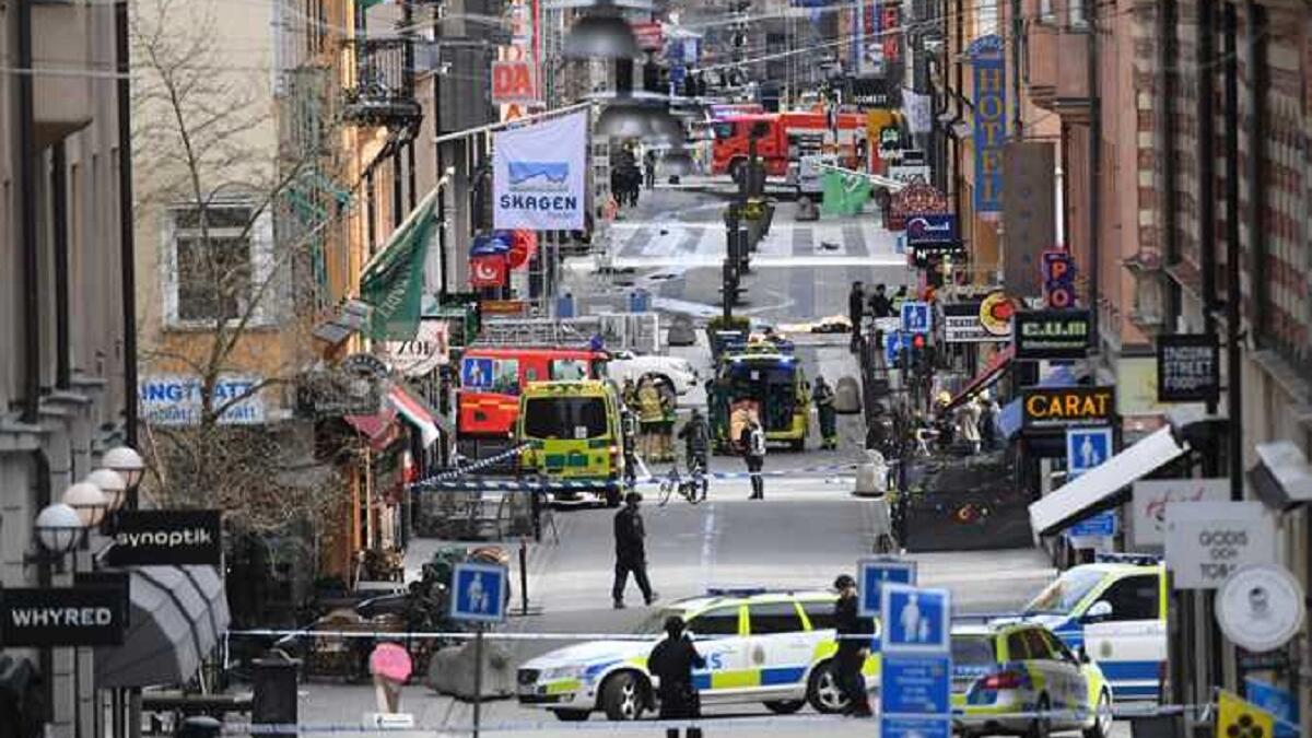 ستوكهولم7/4: عملية دهس بشاحنة أودت بحياة 4 أشخاص و إصابة 12 آخرين، لمنفذ أوزبكي في السويد، حاول السفر إلى سوريا في 2015 للانضمام إلى تنظيم داعش.