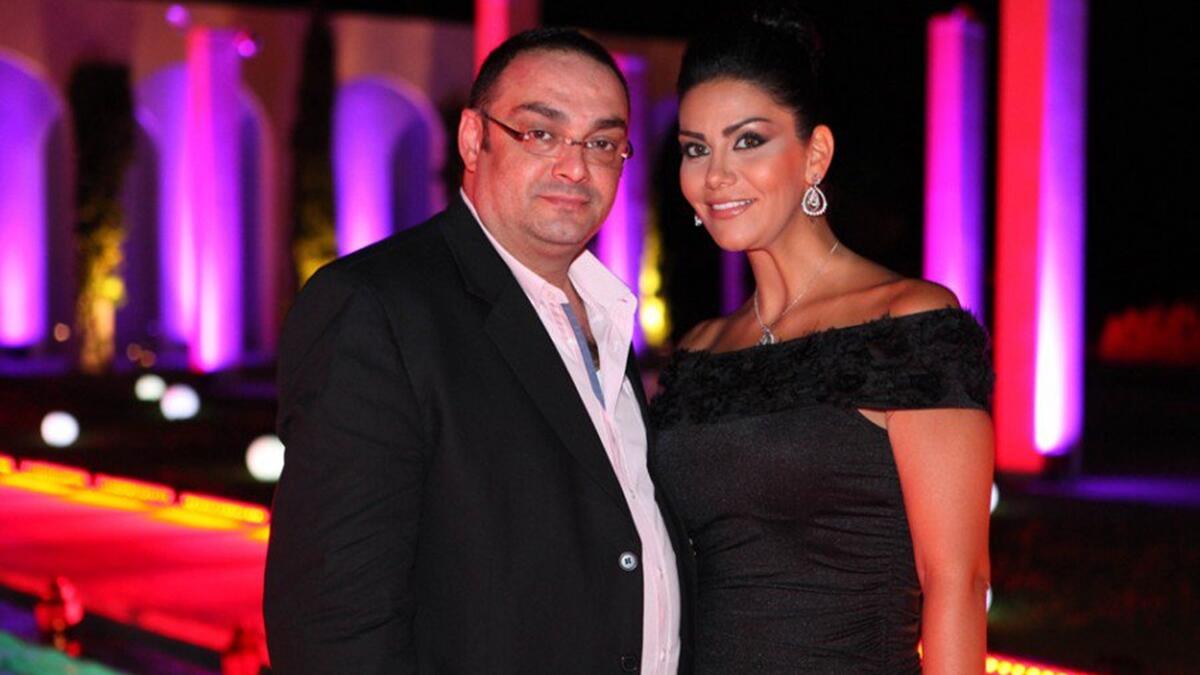 كشفت مصادر مقربة من الفنانين السوريين نظلي الروّاس وجلال شمّوط، انفصالهما من أشهر عدّة. وأكدت المصادر نفسها أن الممثلين انفصلا من دون أن يعلنا الطلاق، لكنهما يقيمان حالياً في منزلين مختلفين، وسط محاولات من مقربين من أجل رأب الصدع بينهما.