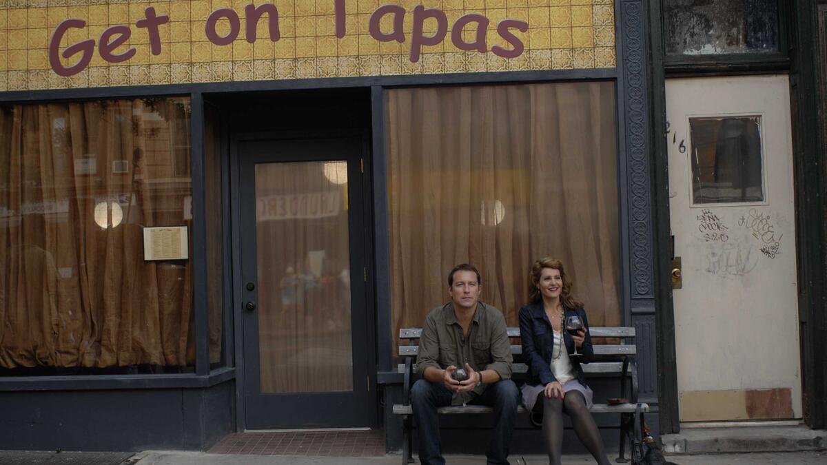 I Hate Valentine's Day
فتاة تدير محل لبيع الزهور، وتتعهد لنفسها بأن لا ترتبط برجل أكثر من 5 أيام لتحمي نفسها من إحباطات الحب، فتلتقي بشاب عفوي غريب عن المدينة يبدل فلسفتها في "الحب".