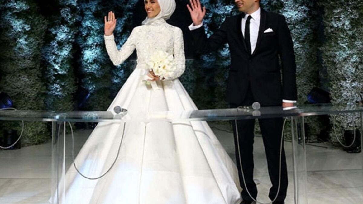 احتفل الرئيس التركي رجب طيب أردوغان بزواج ابنته الصغرى، سمية من سلجوق بيرقدار، في إسطنبول وسط إجراءات أمنية مشددة حضر العديد من الشخصيات لحفل الزفاف من بينهم سعد الحريري و كبير عزت بيغوفيتش إضافة إلى 5 زعماء و قادة آخرين كشهود.