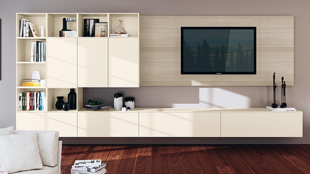 "خلوة غير شرعية"يحلو للسيدات مشاهدة البرامج التلفزيونية،خاصة في أوقات انشغال الزوج خارج المنزل،ولكن لم يخطر ببال إحدى المواطنات أنه سيكون سبب طلاقها،حيث ادعى زوجها أمام المحكمة أن ذلك“خلوة غير شرعية بالرجال”الذين يظهرون في المسلسلات،ما دعاه إلى الانفصال عنها