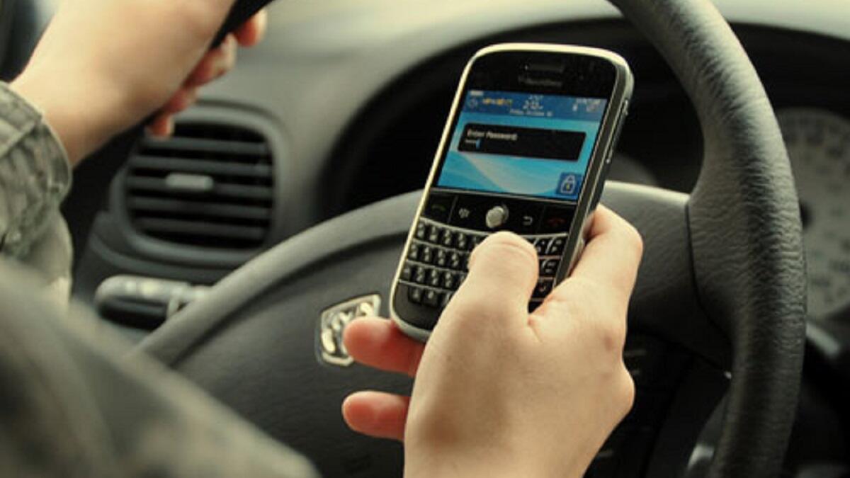 "جوال دون إذن" للزواج أركان يقوم عليها،ومنها: الصراحة والوضوح،ولكن أن تخبّئ زوجتك عنك أنها تحمل جوالاً فهذا أمرٌ لا يمكنك السكوت حياله،وهو ما دعا بالفعل أحدهم إلى الانفصال عن زوجته بعد أن اكتشف بالصدفة حملها لجهاز جوّال من الطراز القديم بدون إذنه