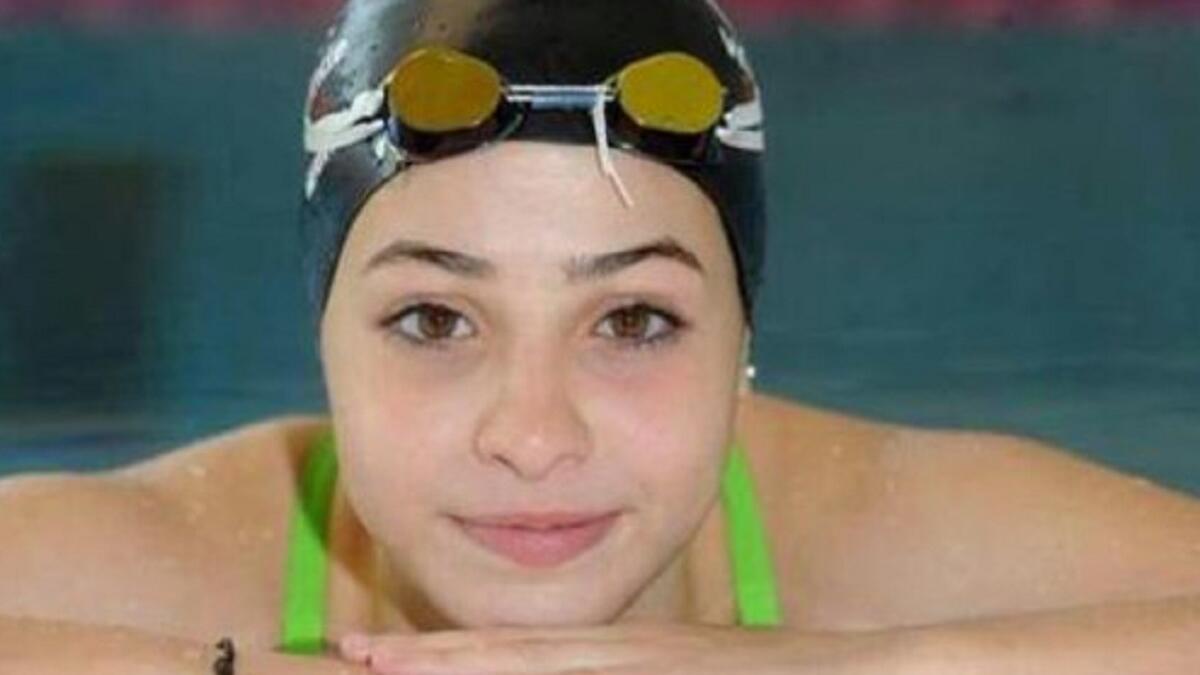 بعد أن أنقذت الشابة السورية يسرى مارديني البالغة من العمر 18 عاماً نفسها وشقيقتها ولاجئين آخرين من الغرق في البحر المتوسط وبعد وصولها إلى ألمانيا وحصولها على اللجوء في برلين أصبحت بطلة السباحة السورية قريبة من المشاركة في الألعاب الأولمبية بالبرازيل.