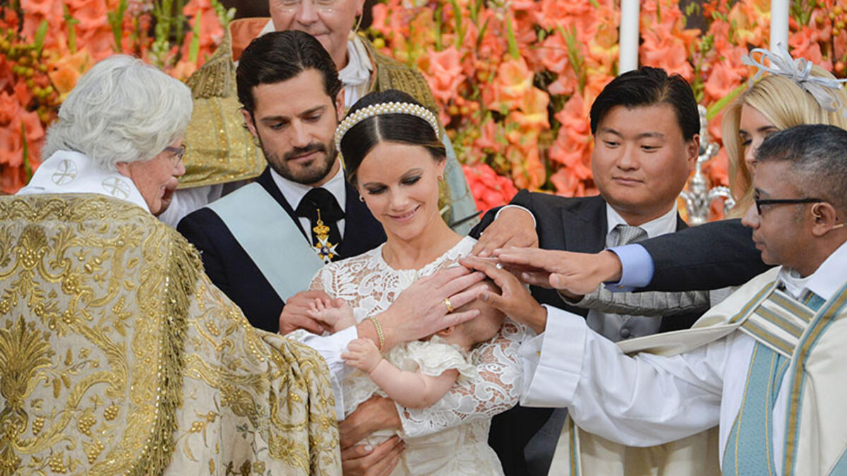 عام 2016 تم تعميد حفيد ملك السويد الأمير الكسندر نجل الأمير كارل فيليب "37 عامًا" وعارضة الأزياء صوفيا هيلكفيست.