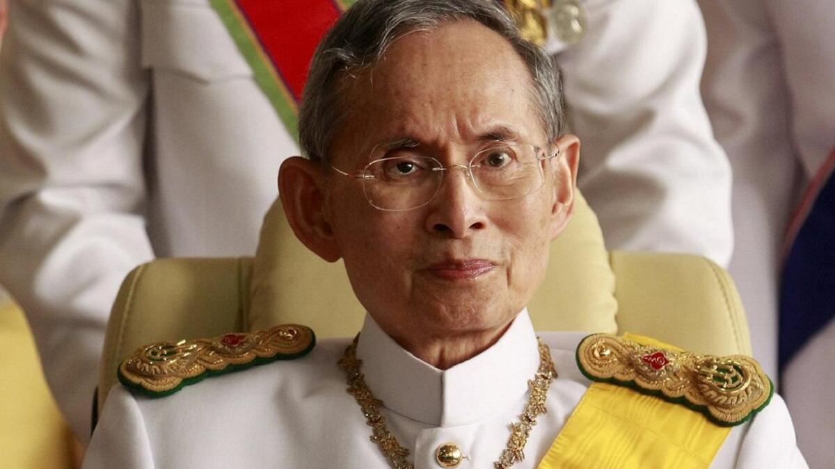 الملك "بوميبول أدولياديج":
رحل ملك تايلند في 13 أكتوبر/تشرين الأول، والذي جلس على عرشه قرابة 70 عامًا، والذي يعتبر عنصر استقرار البلاد.