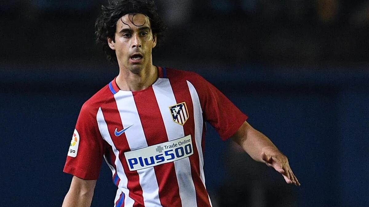 تياغو مينديش: انضم ليوفنتوس صيف 2007 وأمضى موسمين ونصف معه خاض خلالها 48 مباراة لم يكن مقنعاً خلالها، لكن وضعه في أتلتيكو مدريد كان مختلفاً، حيث استمر 8 مواسم، وشارك في التتويج التاريخي بلقب الدوري الإسباني 2013-2014، والوصول لنهائي دوري الأبطال مرتين في 2014 و2016.