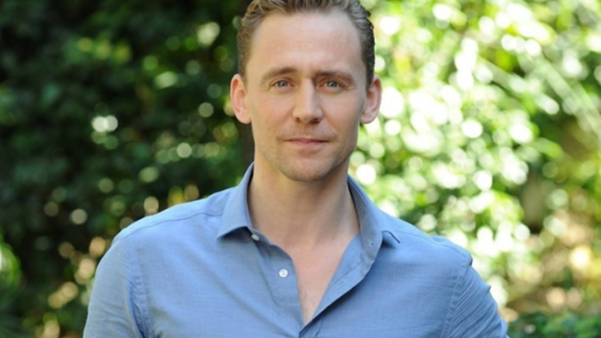 المملكة المتحدة: الشباب هناك معروفين ببشرتهم البيضاء لكن النساء هناك يفضلن البشرة البرونزية لذلك يلجؤون لمنتجات التسمير مع لحية خفيفة وعضلات بارزة، كما أنهن لا يهتممن بالوشوم على أجساد الشباب.