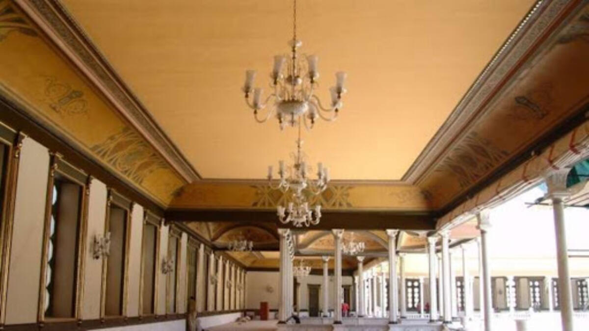 مفاتيح قصر من مصر: أعلنت وزارة الآثار المصرية في 2017 أن باب مكتب الأمناء الموجود داخل قصر الفسقية، في  قصر محمد علي، في شبرا وأبواب بعض الحجرات قد تعرّضت للكسر.