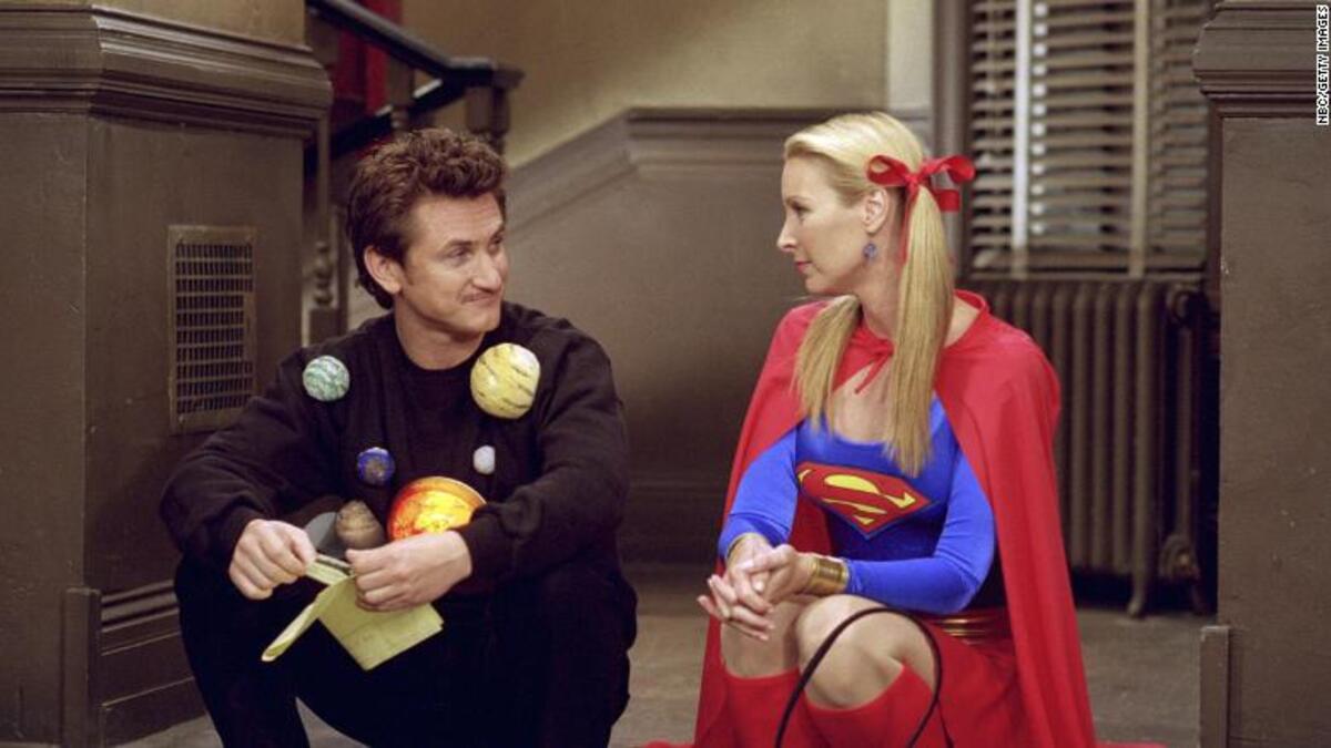 شون بن: لعب في الموسم الثامن دور (إريك)، خطيب (أوروسلا) أخت (فيبي) واصطحبته في حفل الهالوين وأعجبت به.