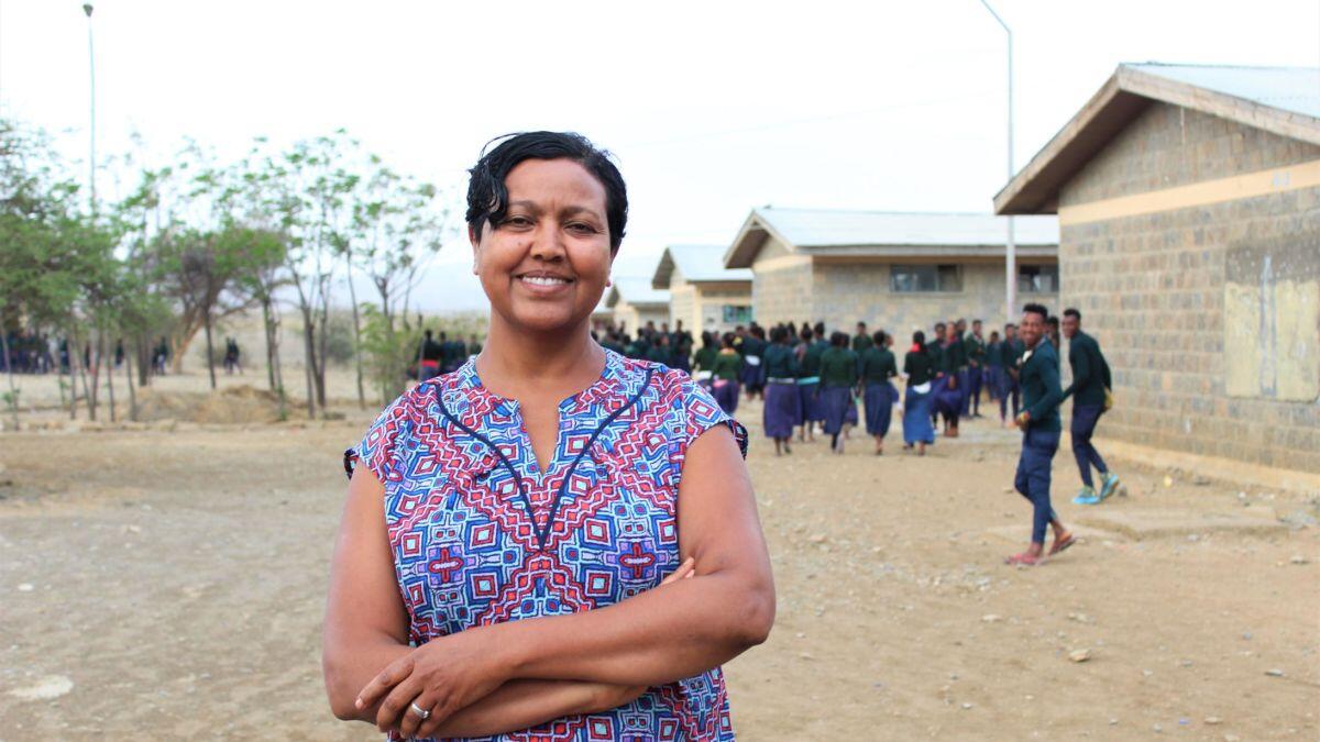 الأثيوبية "فريويني ميبراهو": في عام 2005 ابتكرت فوطة صحية للنساء يمكن إعادة استخدامها، كما أسست منظمة غير ربحية حملت اسم "Dignity Period"، من أجل التوعية بأن الحيض أمر طبيعي لدى النساء ولا يجب أن يخجلن منه.