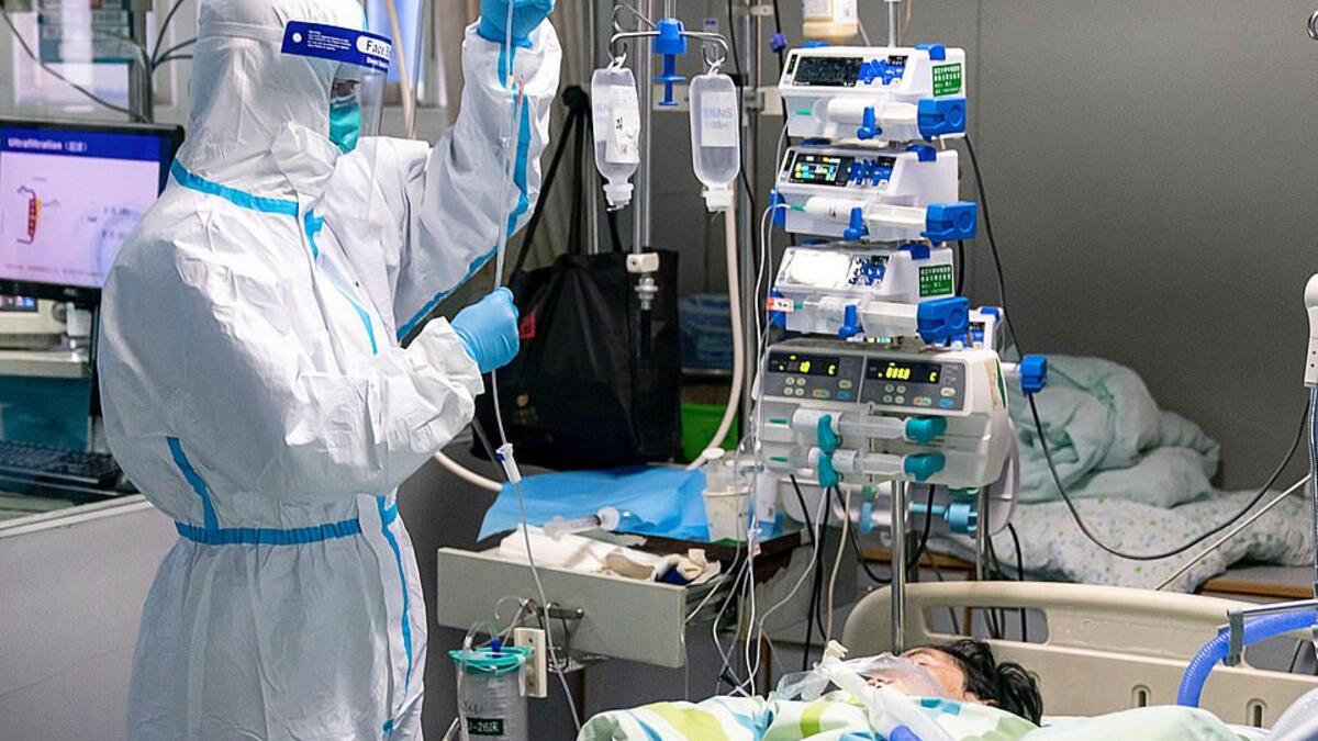 وتسبب نوعان من فيروسات كورونا بأوبئة خطيرة وأحيانًا مميتة للبشر، أولهما فيروس السارس وتسبب في وباء عالمي انتشر في 2002-2003، وكانت الخفافيش هي المصدر.