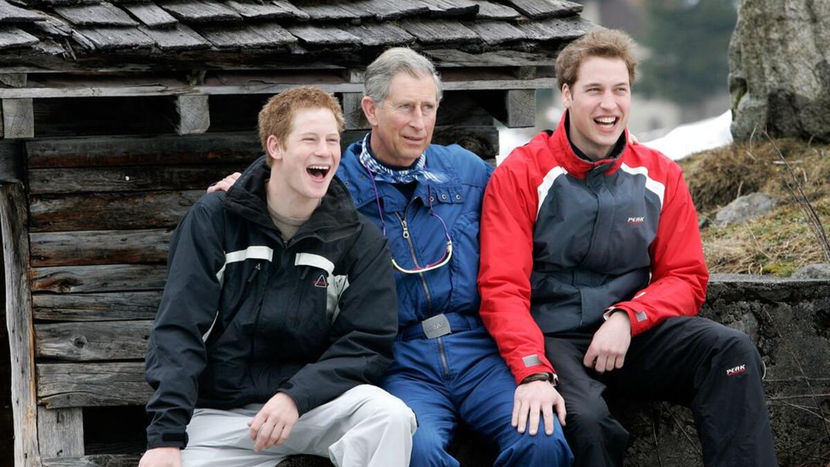 جبال الألب: يعتبر المكان المفضل للتزلج بالنسبة للأمير تشارلز، كما قام الأمير وليام وزوجته كيت بعدة رحلات إلى كلوسترز قبل زواجهما، كما كان المنتجع الألبي موقعًا لأول قبلة علنية لهما.