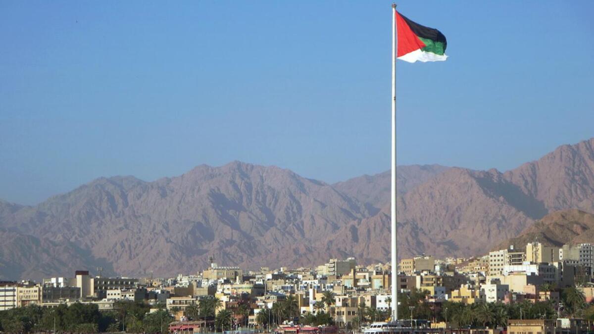 الأردن: تم الاعتراف بشرق الأردن كدولة في 1922 وبقي الانتداب البريطاني حتى 1946 عندما تم منحها الاستقلال. في مايو 1946 أعادت السلطات تسمية "مملكة شرق الأردن الهاشمية" بعد التصديق على معاهدة لندن، وفي 1949 تم تغيير الاسم مرة أخرى إلى "المملكة الأردنية الهاشمية".