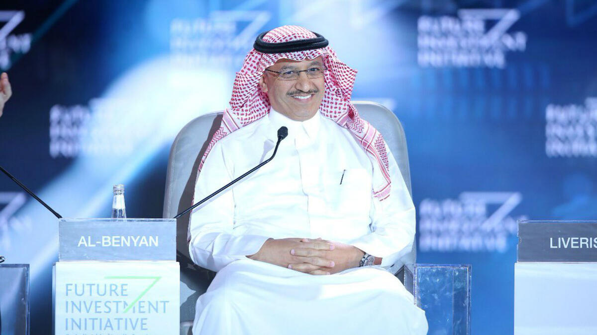 المركز الرابع: يوسف بن عبدالله البنيان الرئيس التنفيذي المكلف لشركة سابك، حاصل على شهادة البكالوريوس في الاقتصاد عام 1987، ودرجة الماجستير في الإدارة الصناعية عام 1996.