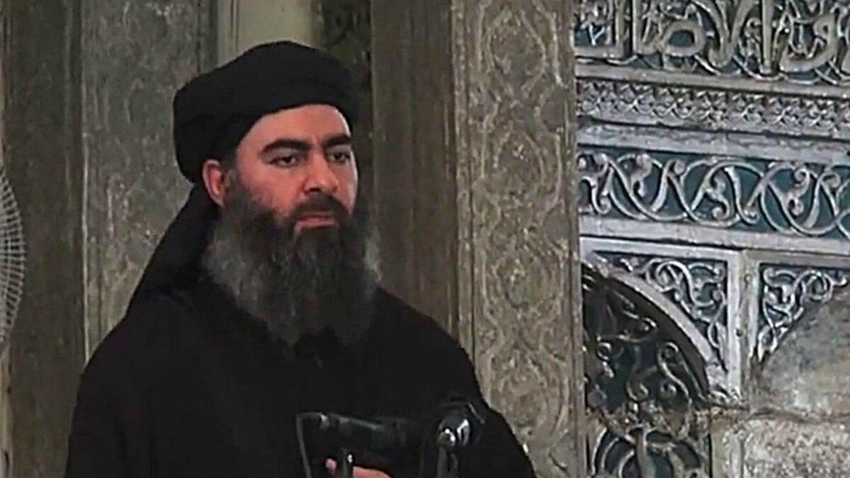 وفي سجن بوكا التقى الأستاذ بالبغدادي حيث يُعتقد أن الأخير استغل قدراته كـ"داعية" وتمكن من تجنيد المئات من السجناء لتنظيمه المتطرف، وكون ما سمَّاه بـ"دولة الخلافة".