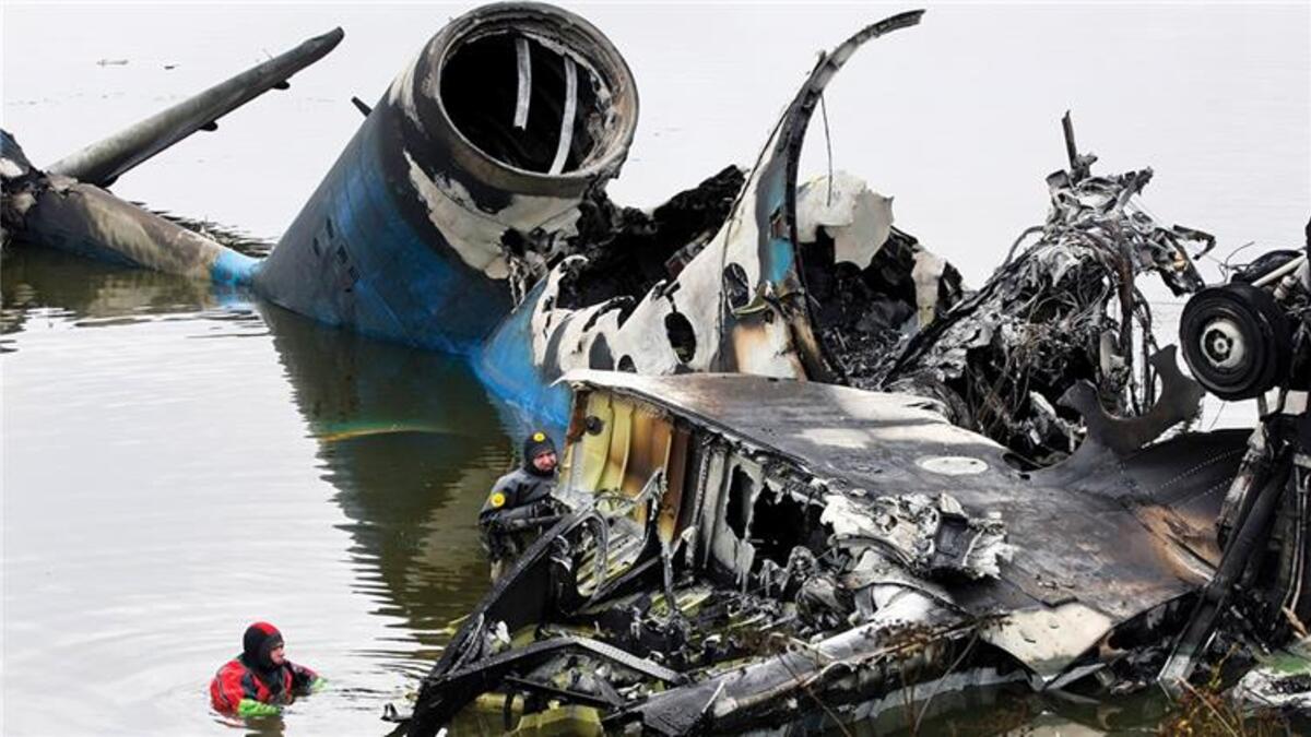 وفي 7 سبتمبر 2011، تحطمت طائرة تحمل 27 لاعبًا في فريق الهوكي بنادي “لوكوموتيف” الروسي، بالإضافة إلى اثنين من المدربين، و7 من مسؤولي النادي، في مدينة تونوشنا الروسية.