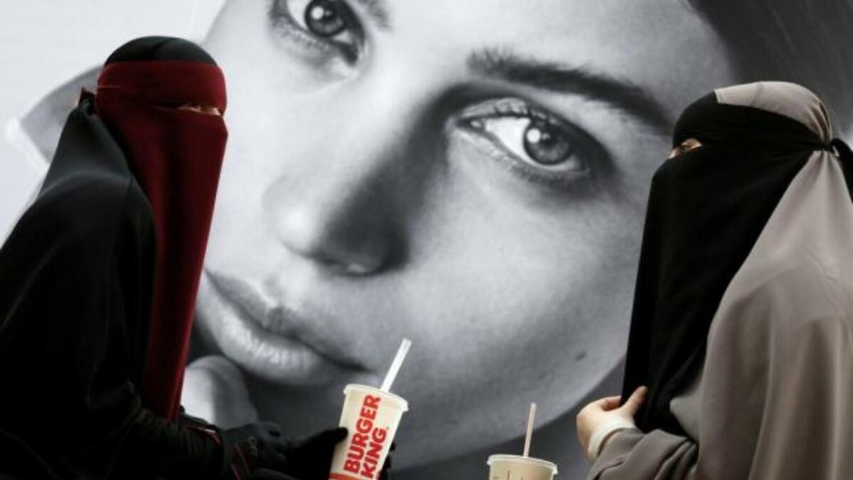 النرويج: أقرت قانونًا في يونيو/حزيران 2018 يمنع ارتداء غطاء الوجه في المؤسسات التعليمية.