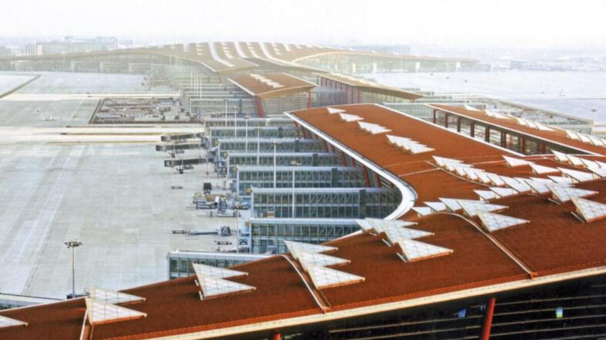 كلف المشروع 120 مليار يوان صيني (17.5 مليار دولار)، أو 400 مليار دولار إذا تم تضمين خطوط السكك الحديدية والطرق.