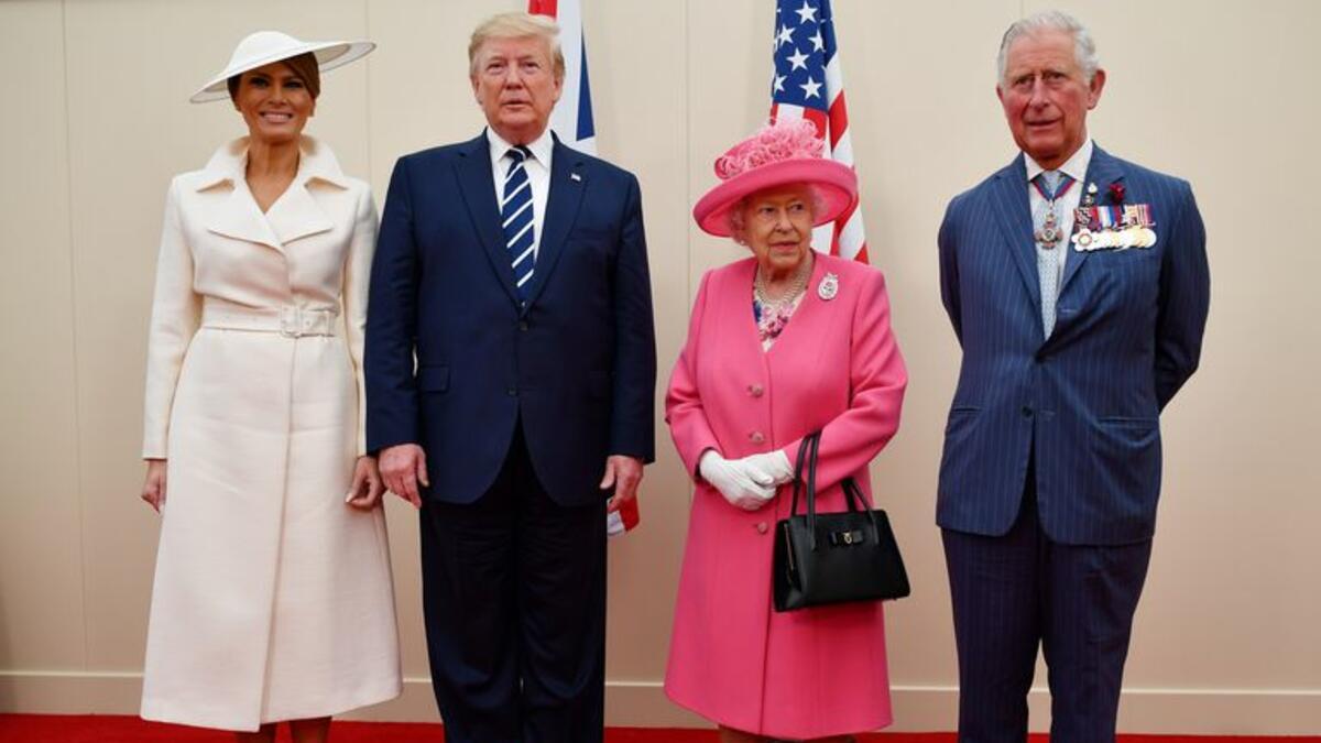 وأخيرًا، غادرت "ميلانيا" بريطانيا بمعطف من علامة "بيربري" البريطانية.