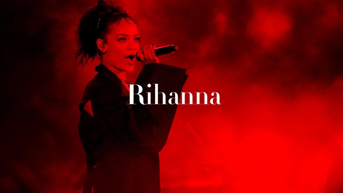 كما تكسب "ريهانا" ملايين الدولارات على العروض والألبومات التي تم إصدارها.