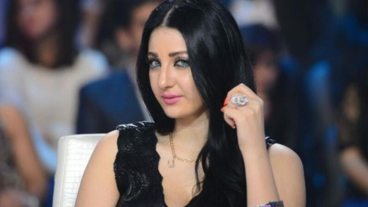 صافيناز: أثارت الجدل وتعرضت للهجوم، بعدما ظهرت في إحدى الحفلات ببدلة رقص تشبه علم مصر، وهو ما دفعها للاعتذار لاحقًا.