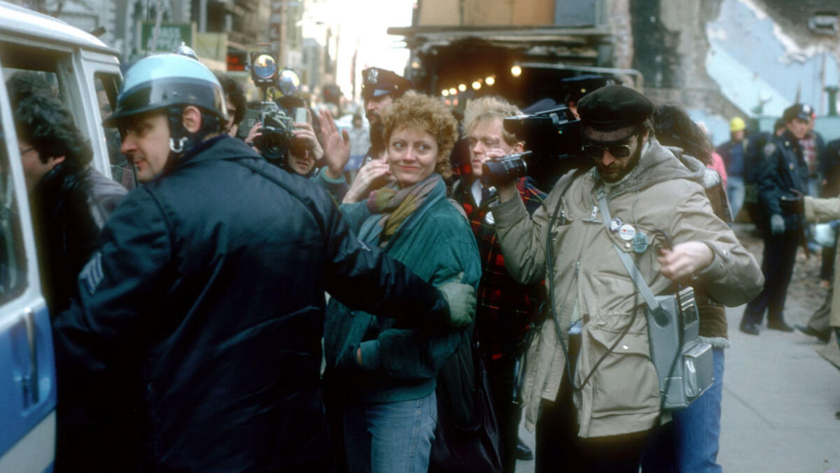 الممثلة سوزان ساراندون: اعتقلت أكثر من مرة، الأولى عام 1982 احتجاجًا على هدم مسرح موروسكو في برودواي في عام 1982، وآخرها في 2018 احتجاجًا على سياسة الرئيس الأمريكي "ترامب".