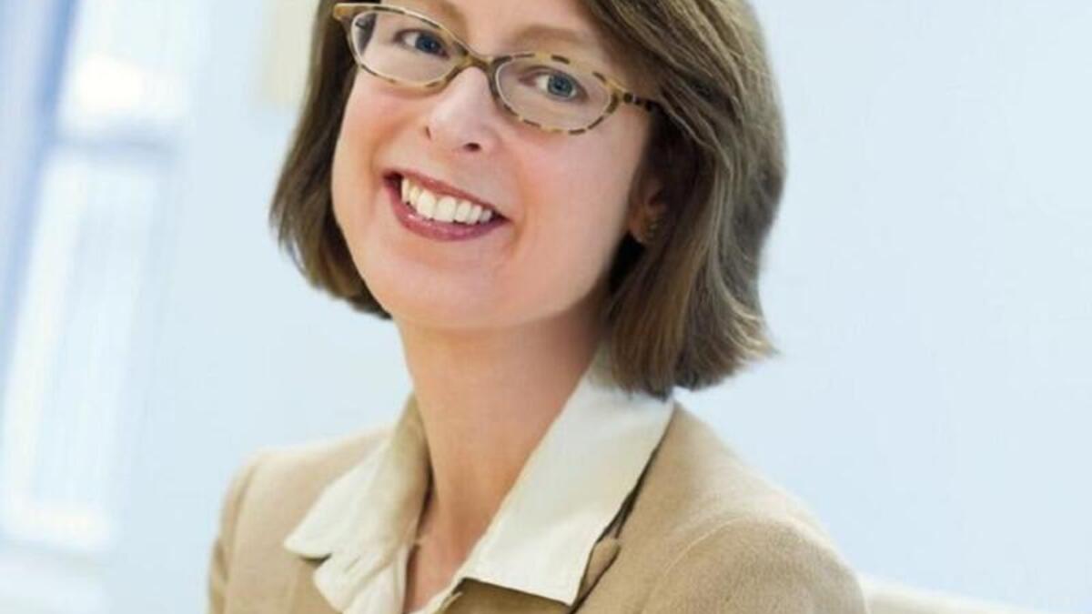 شغلت أبيجيل جونسون منصب الرئيس التنفيذي لشركة Fidelity Investments منذ عام 2014 ، عندما تولت منصب والدها ، وشغل منصب رئيس مجلس الإدارة منذ عام 2016. أسس جدها ، Edward Johnson II ، عملاق الصناديق الاستثمارية المشترك ومقره بوسطن عام 1946. تقدر بحصة 24.5 ٪ من الشركة ، والتي لديها ما يقرب من 2.7 تريليون دولار في الأصول المدارة. احتضنت شركة جونسون العملات المشفرة ، وفي عام 2018 ، أطلقت شركة فيديليتي منصة تتيح للمستثمرين من المؤسسات تداول بيتكوين وإيثر. عملت في الصيف في Fidelity عبر الكلية وانضمت إلى محلل بدوام ك