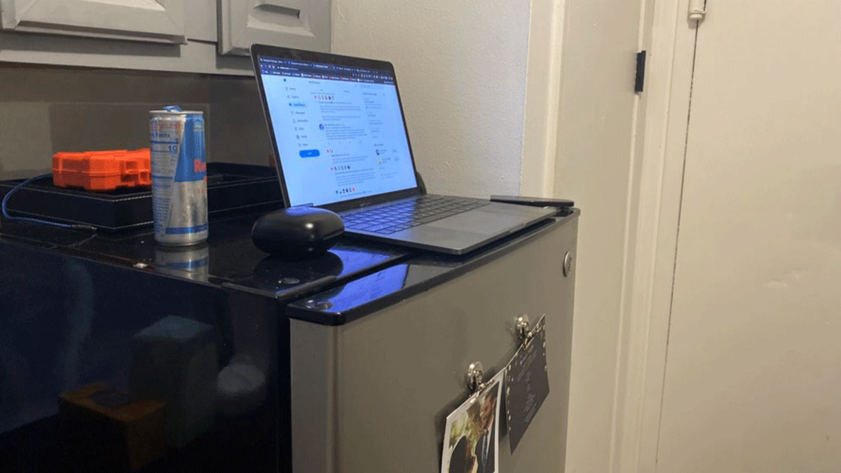 مكتب "ذوي القامة الطويلة"