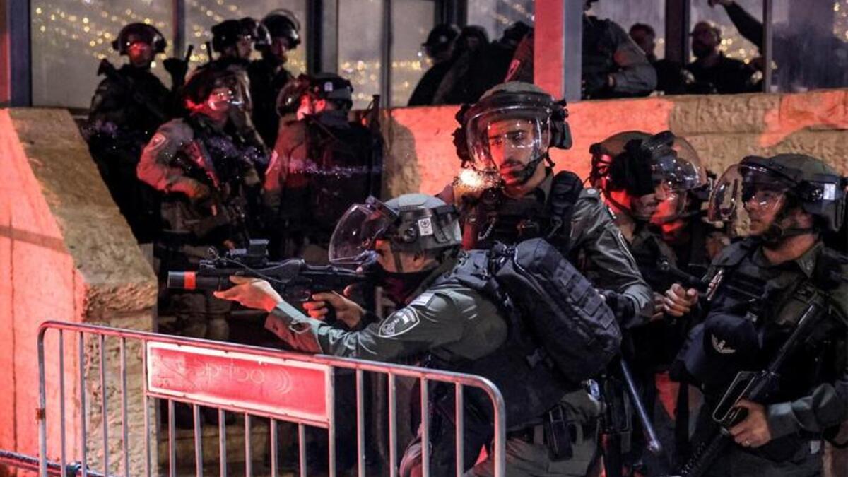 Israeli Police Beat, Arrest Palestinian Protesters in Jerusalem