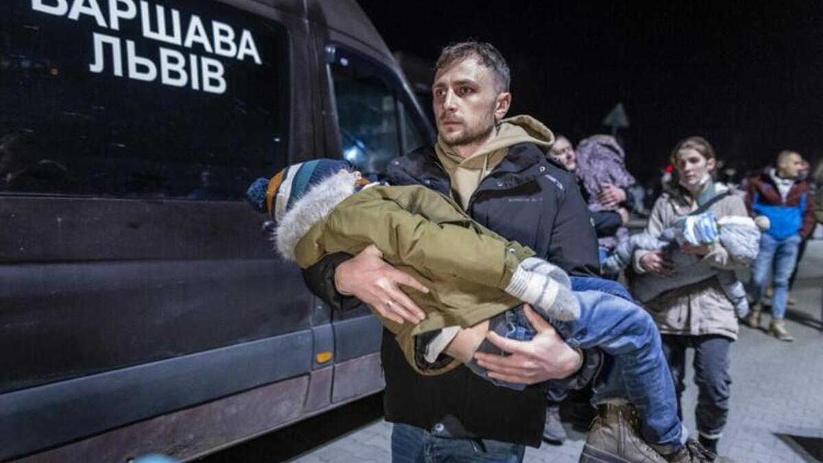 Families, Civilians Make Mass Exodus Out of Ukraine