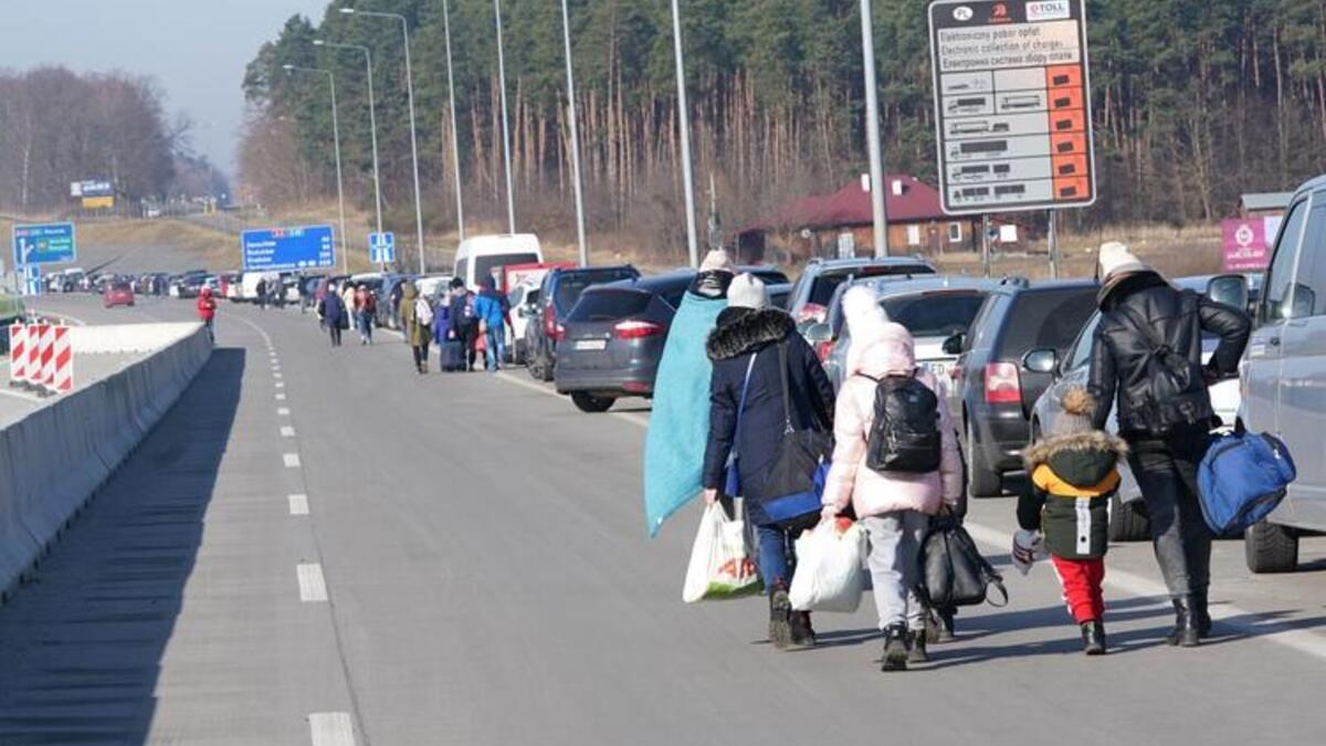 Families, Civilians Make Mass Exodus Out of Ukraine