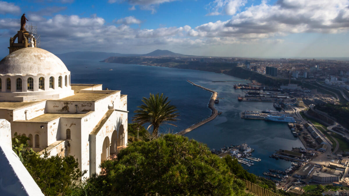 8. الجزائر: الجزائر أغنى بلد إفريقي حيث يبلغ نصيب الفرد من الناتج المحلي الإجمالي 15.77 ألف.