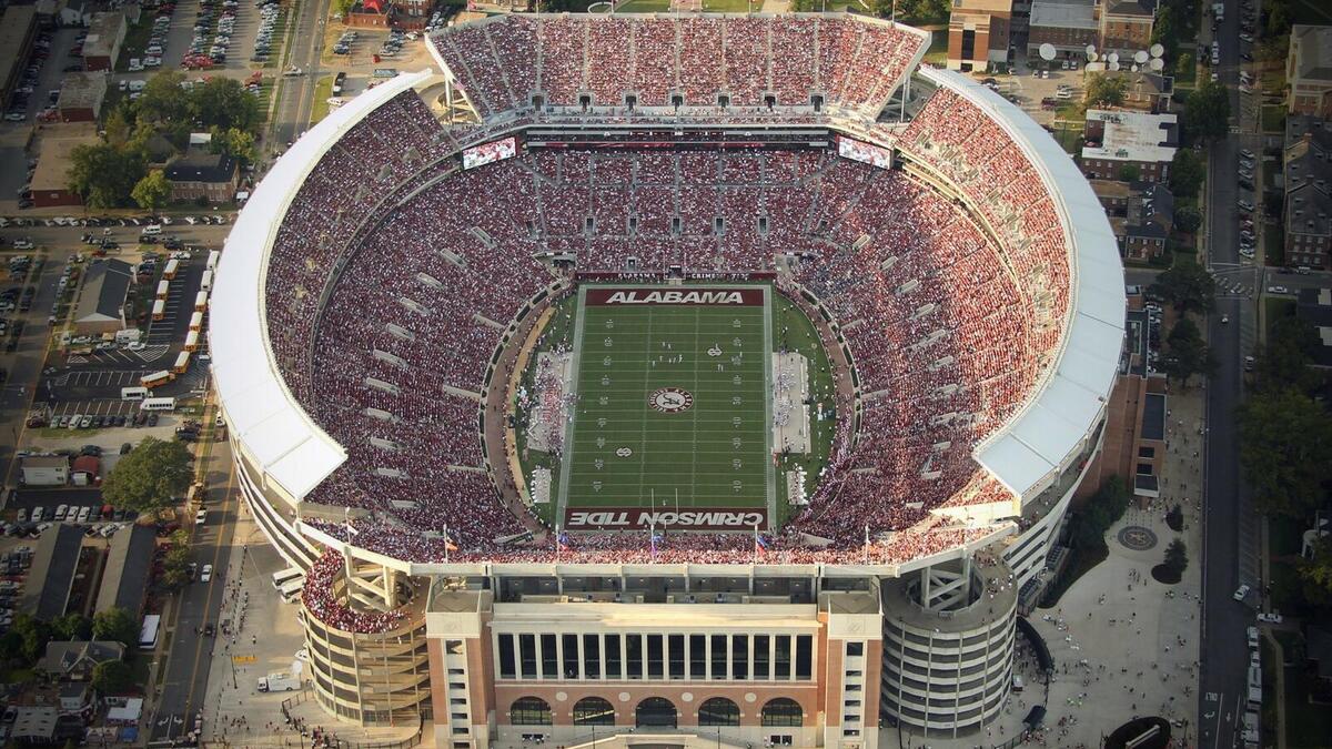 8- ملعب بريانت ديني في توسكالوسا آلاباما بالولايات المتحدة وسعته 101.821 متفرجاً