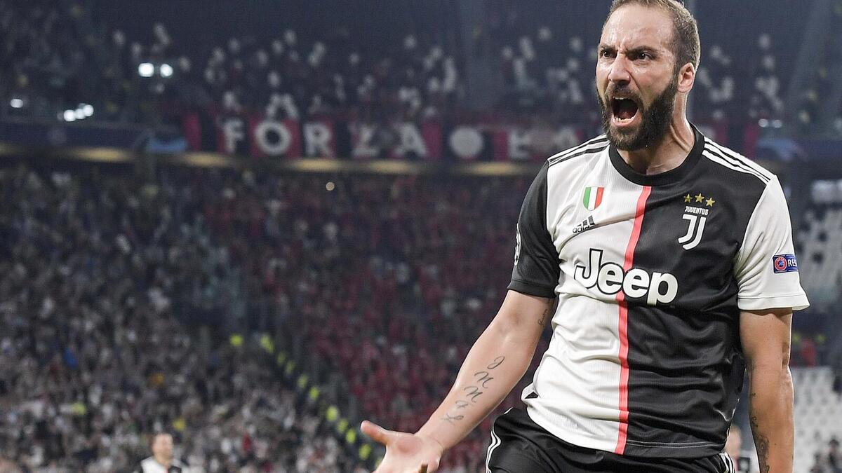 10- الأرجنتيني غونزالو هيغواين (176 مليون دولار)