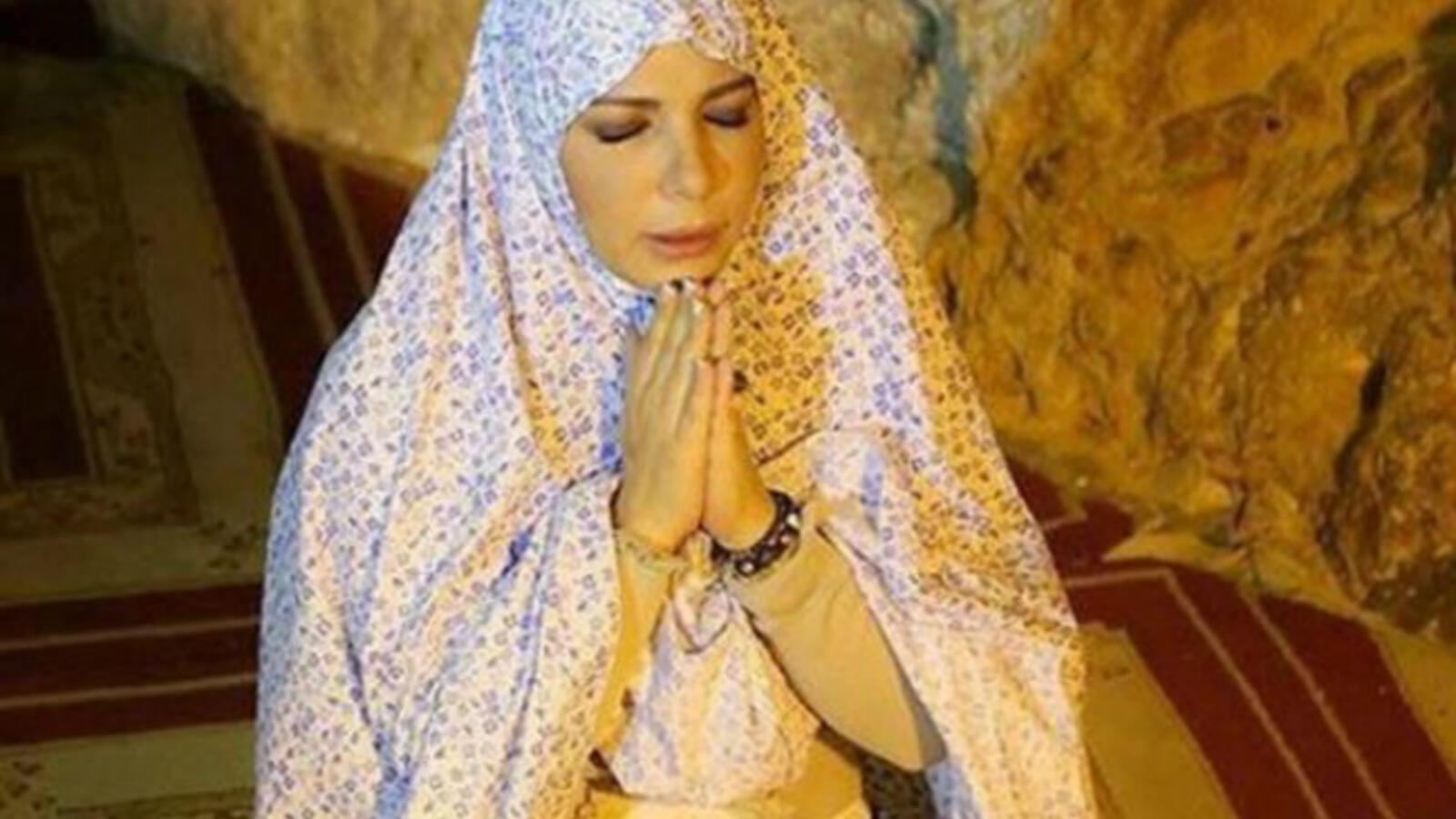 Assala Wearing The Hijab With Picture Al Bawaba