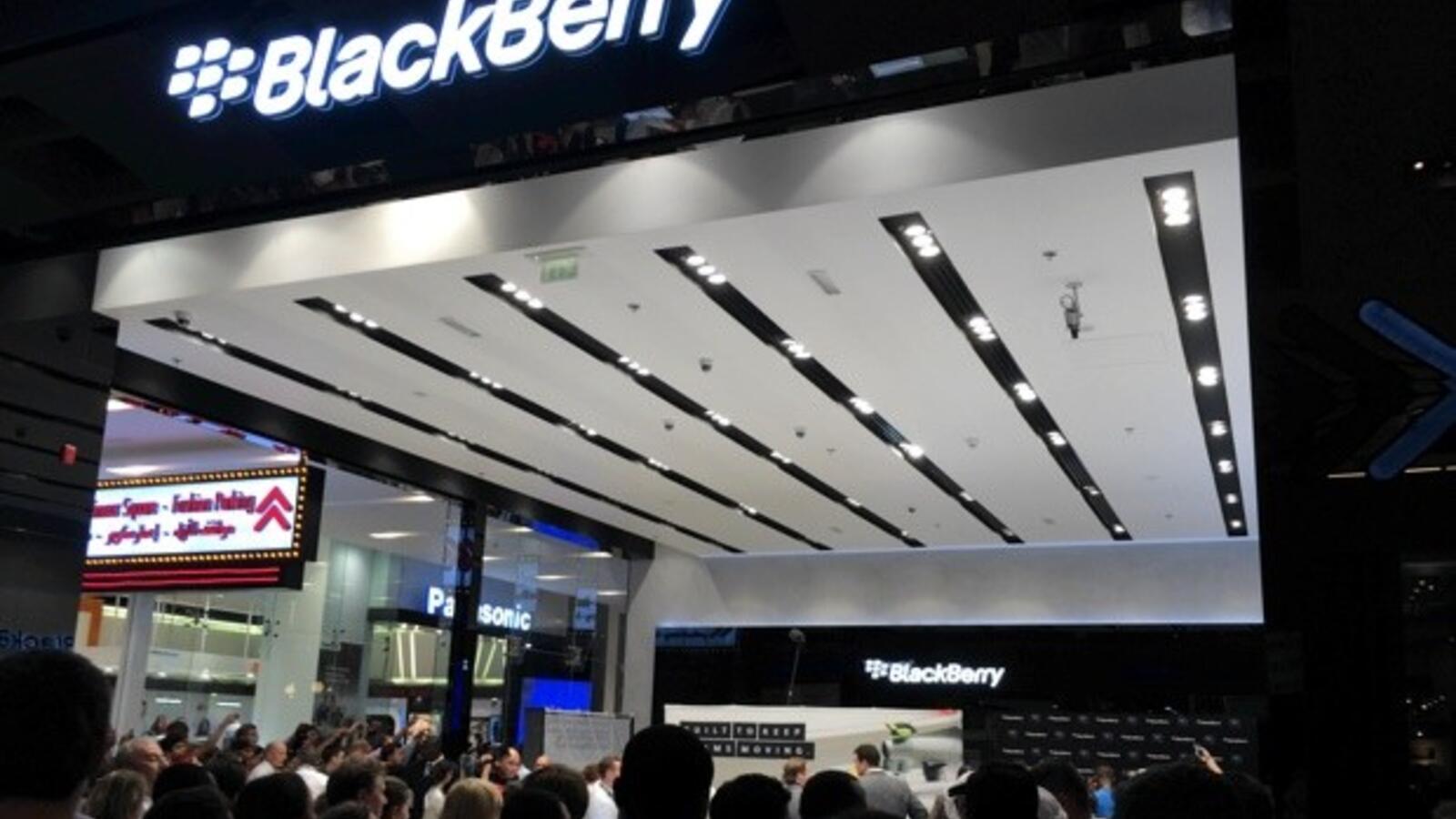 Dubai mall's sizzling rumor New Porsche Design BlackBerry P9982