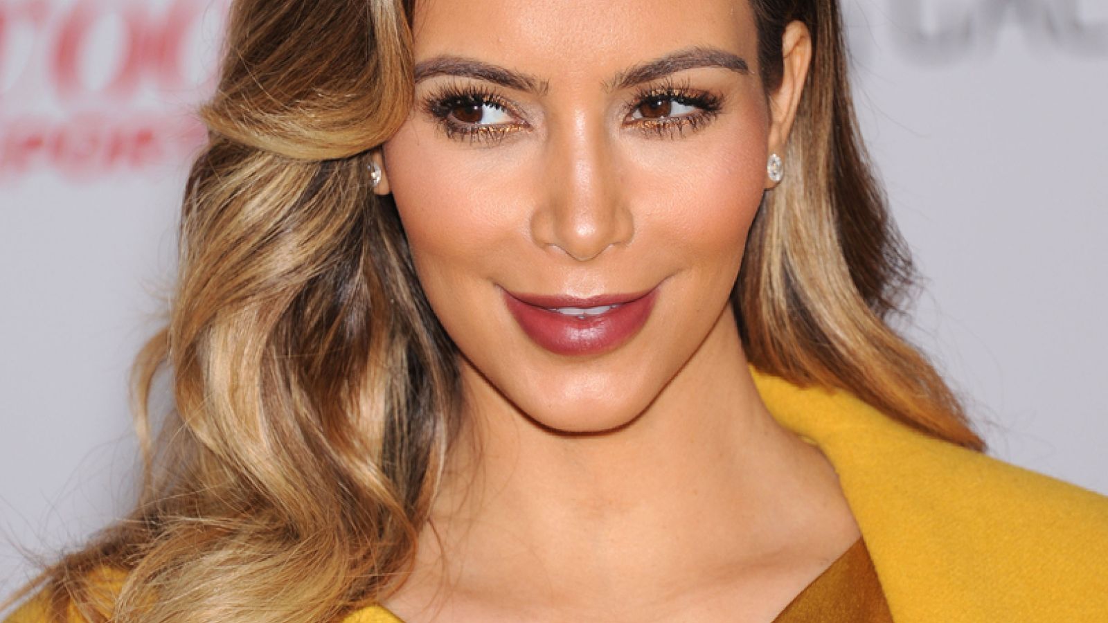 Kim Kardashian S 4th Wedding Anniversary Surprise Is Blonde Al