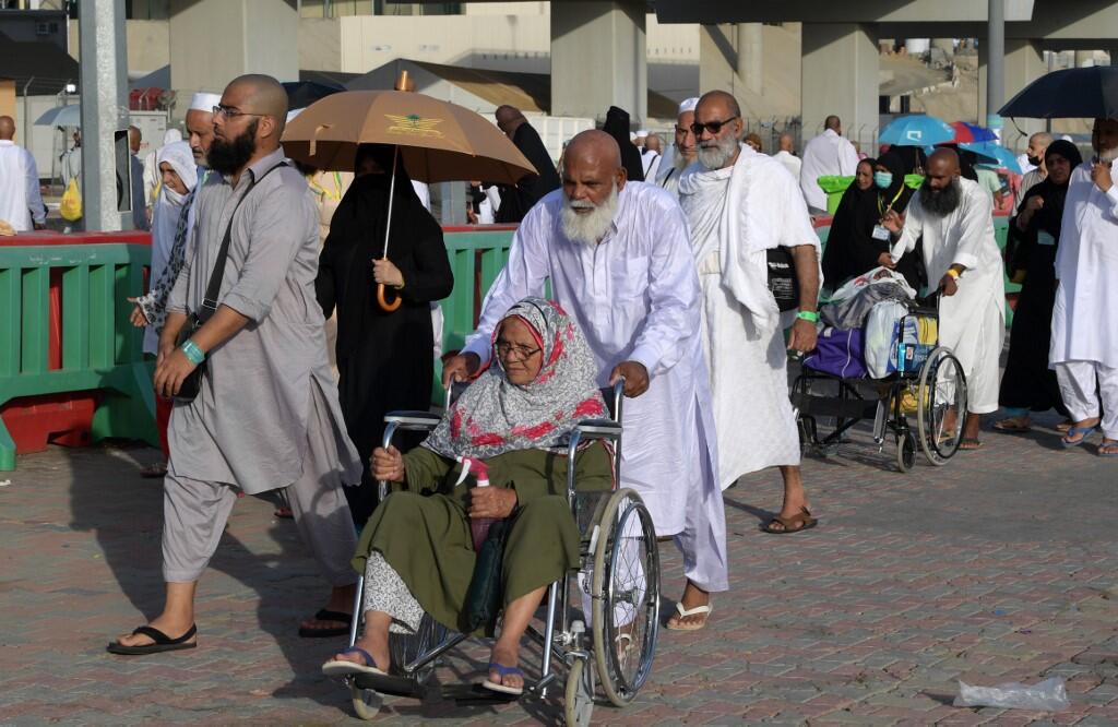 Saudi Arabia Reveals New Plan to Enhance Hajj Luggage Services | Al Bawaba