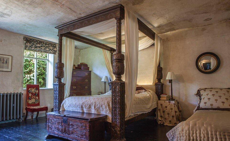 For 91 You Can Sleep in the 'Most Famous Bed in Cinematic History