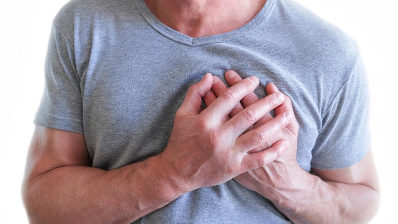 التشنج الصدري أسبابه وأعراضه وعلاجه