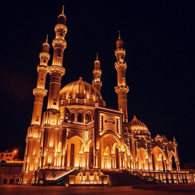 Every Friday Sunni, Shia Muslims Pray as One in Azerbaijan's Largest