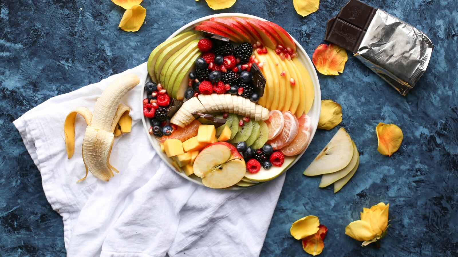 دراسة هل يجب أن تأكل الفواكه في الليل