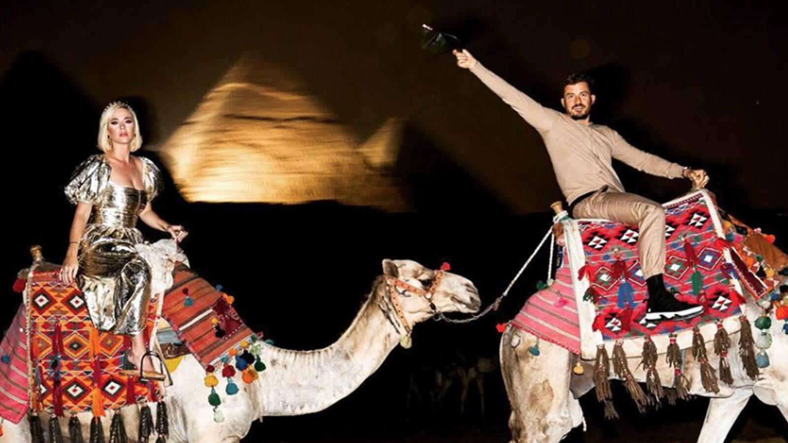 Katy Perry Celebrates Her Birthday With Orlando Bloom in Egypt Al Bawaba(00)