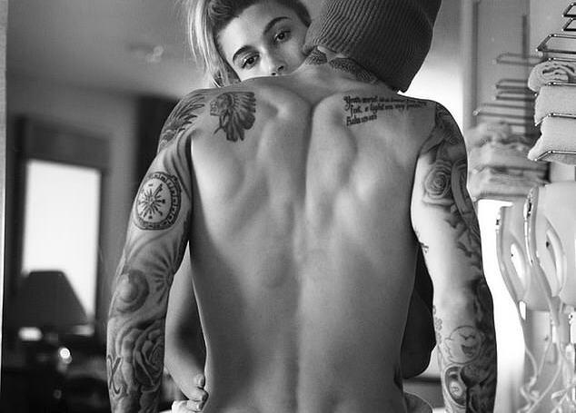 Very Unusual Present: Justin Bieber Shares Photo of Himself While