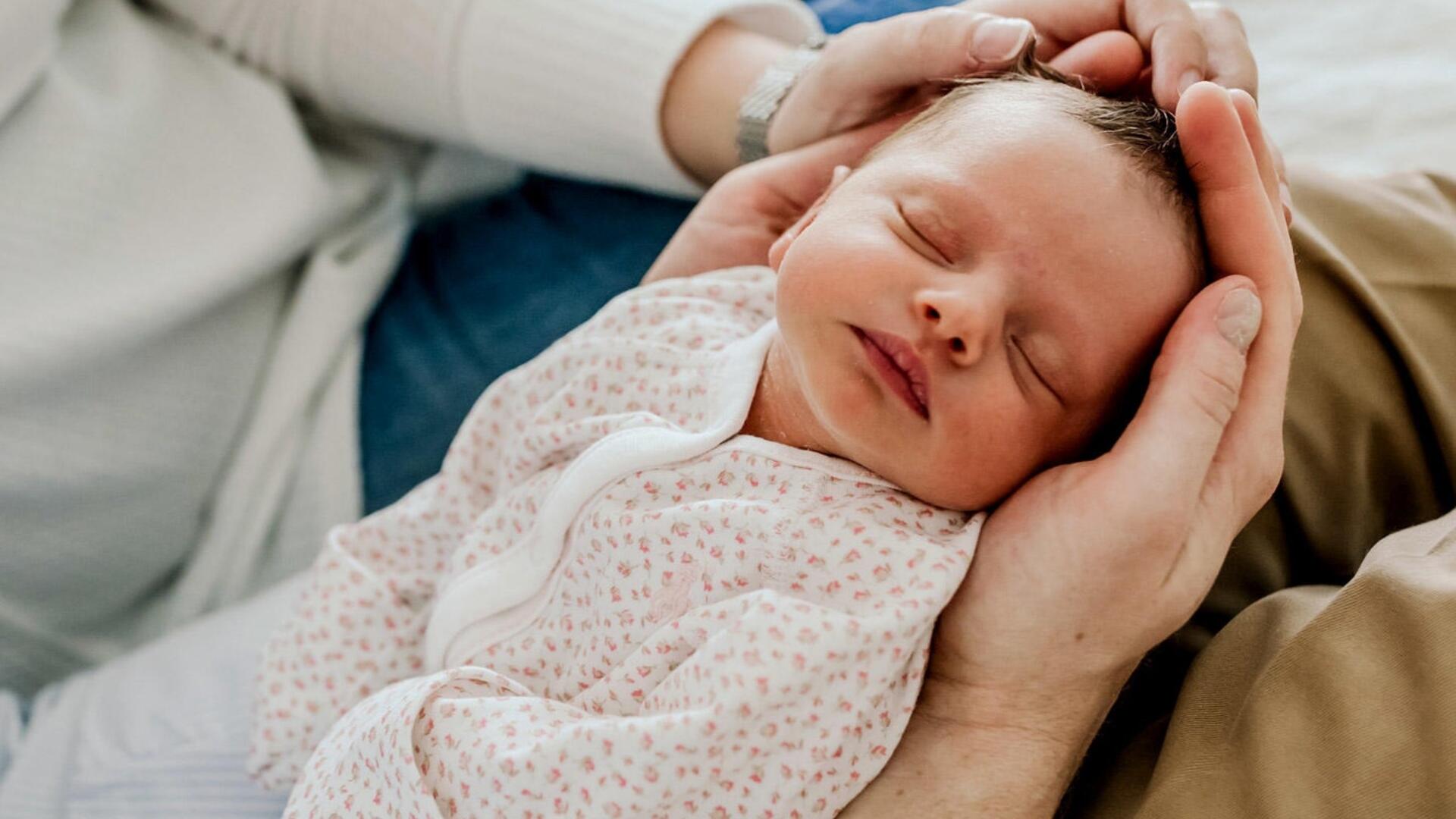 طرق التعامل مع الطفل حديث الولادة البوابة