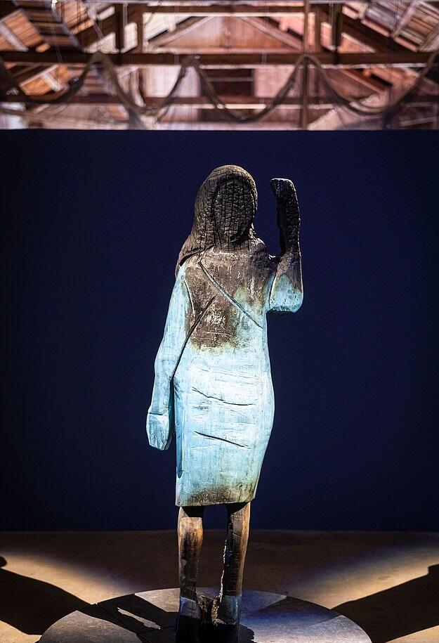 Bronze Statue of First Lady Melania Trump Replaces The ...