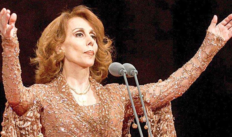 فيروز تستقبل الرئيس الفرنسي ماكرون في منزلها وهذه الهدية ...