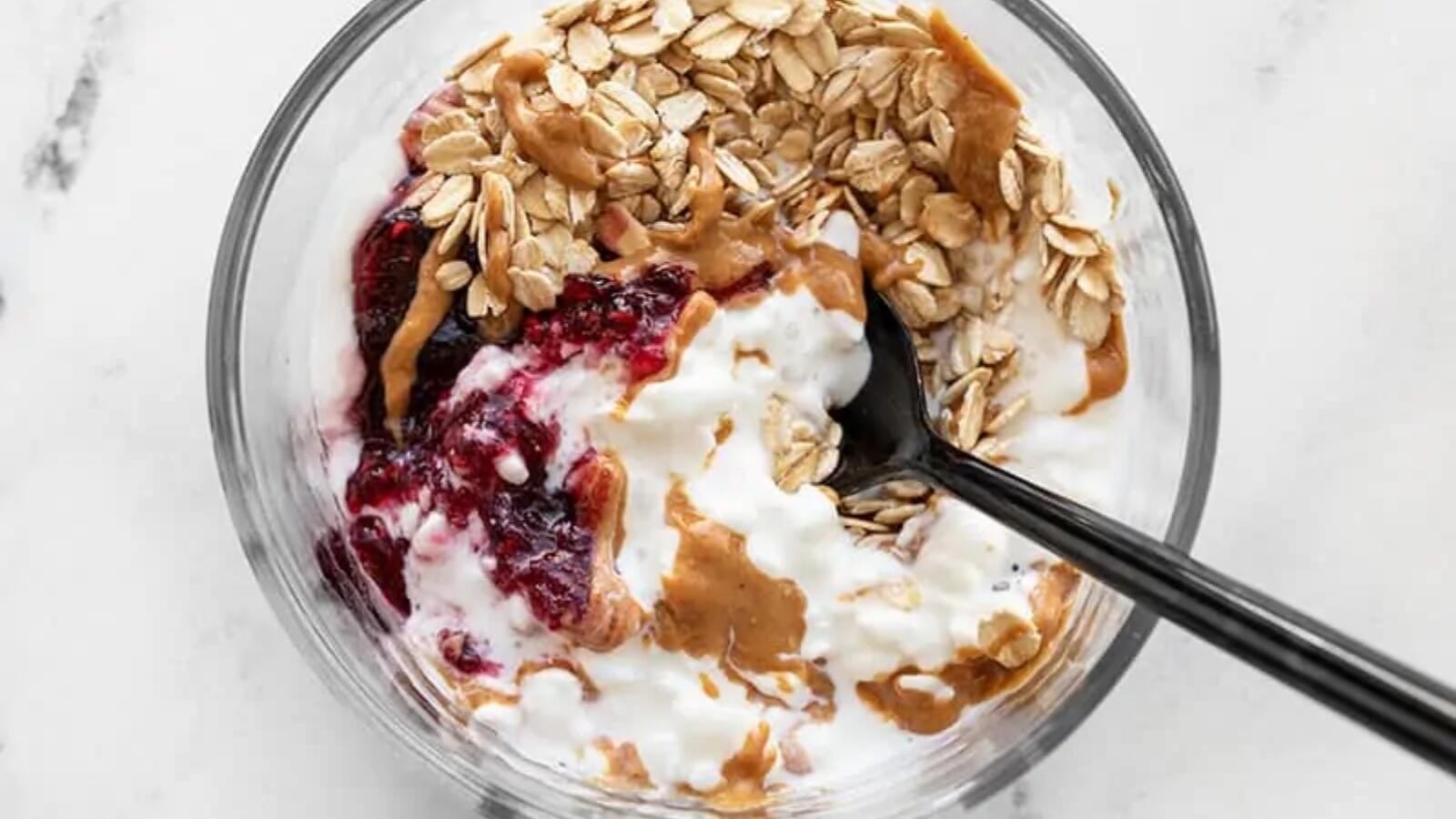 فطور صحي جبن قريش بالقرفة مع التفاح