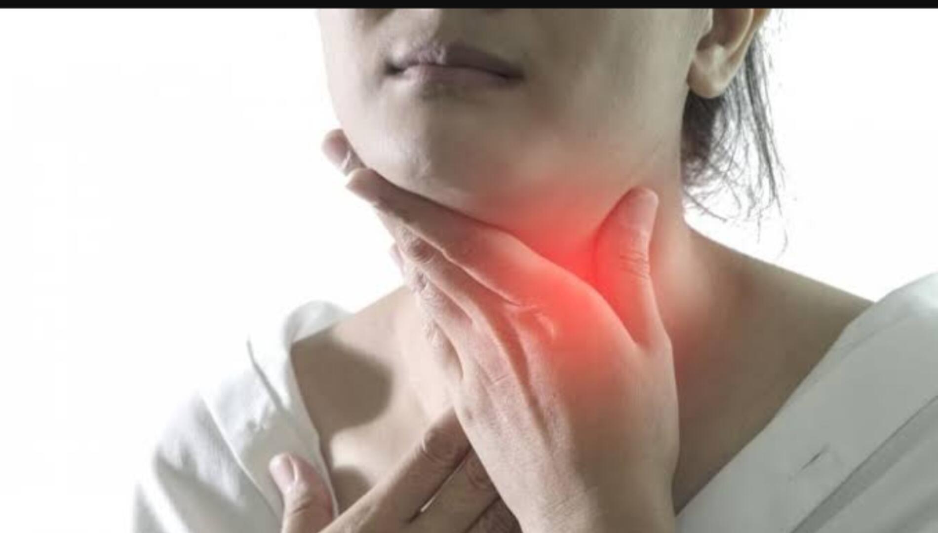 هل تعانين من التهاب الحلق الدائم هذه